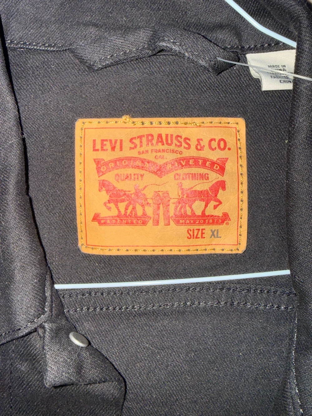 Levi's Men's Black Denim Trucker Jacket with Red Tab Accent